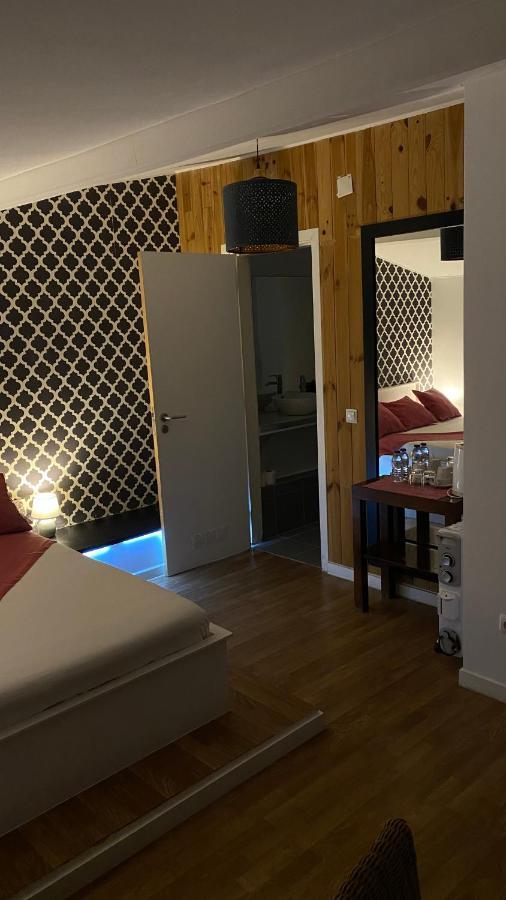 Brandao House Hostel Caparica Buitenkant foto
