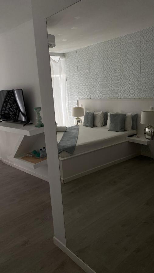 Brandao House Hostel Caparica Buitenkant foto
