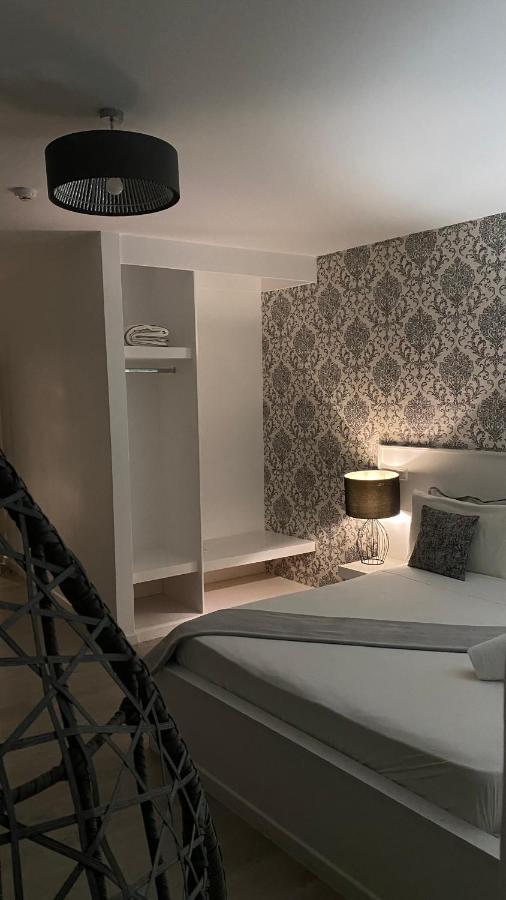 Brandao House Hostel Caparica Buitenkant foto