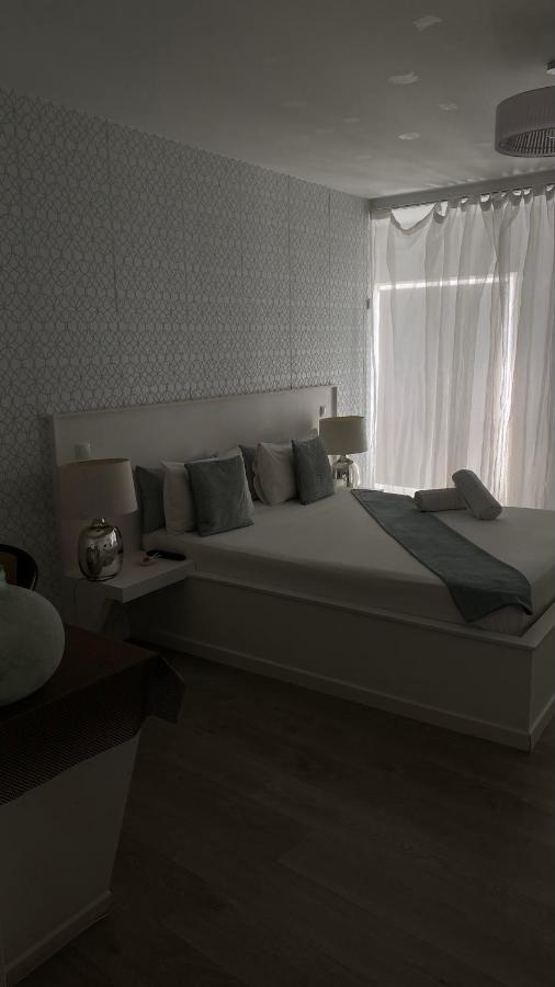 Brandao House Hostel Caparica Buitenkant foto