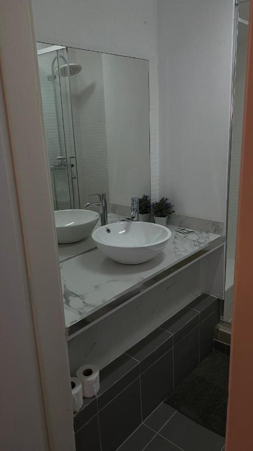 Brandao House Hostel Caparica Buitenkant foto