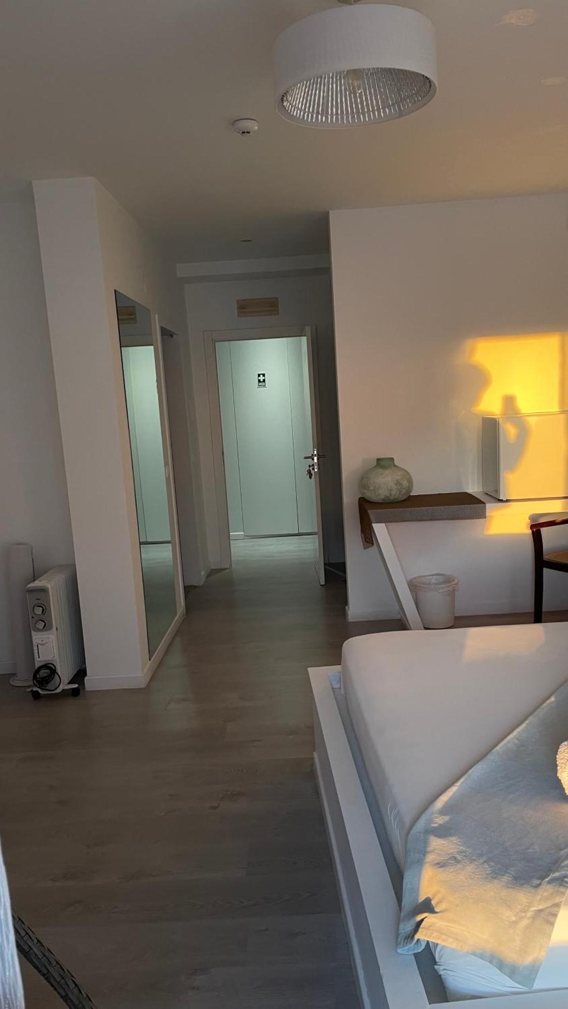 Brandao House Hostel Caparica Buitenkant foto