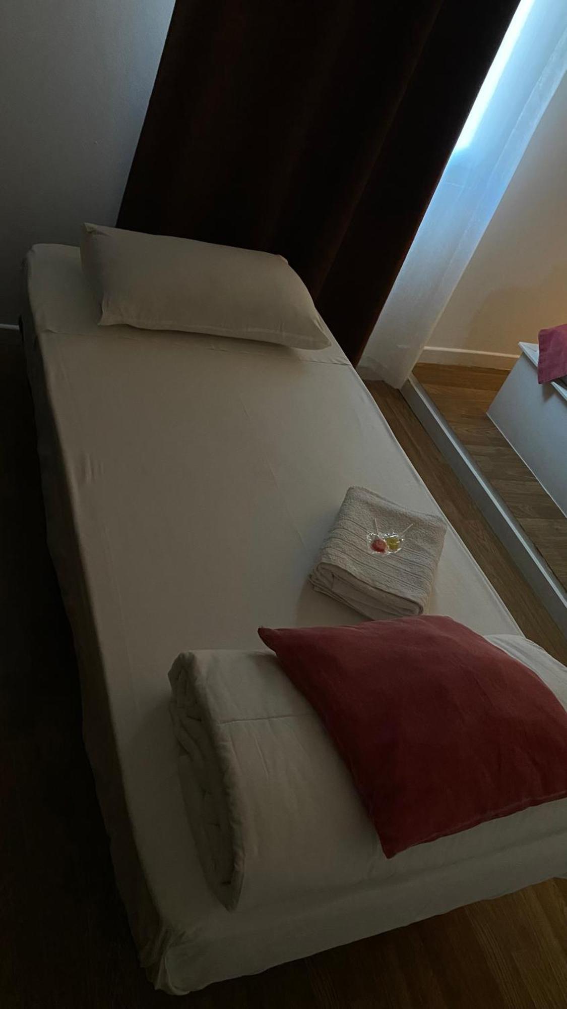 Brandao House Hostel Caparica Buitenkant foto