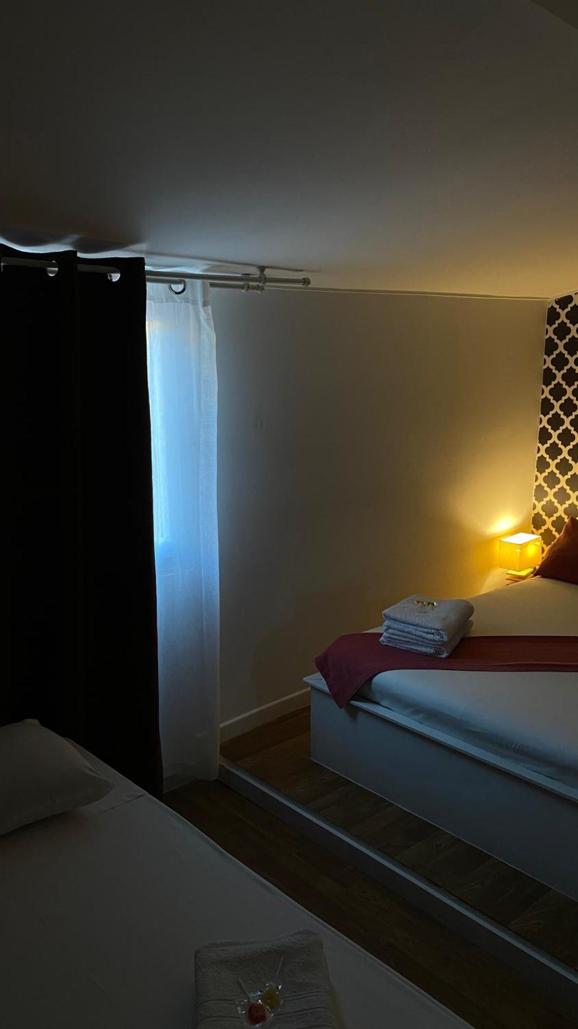 Brandao House Hostel Caparica Buitenkant foto