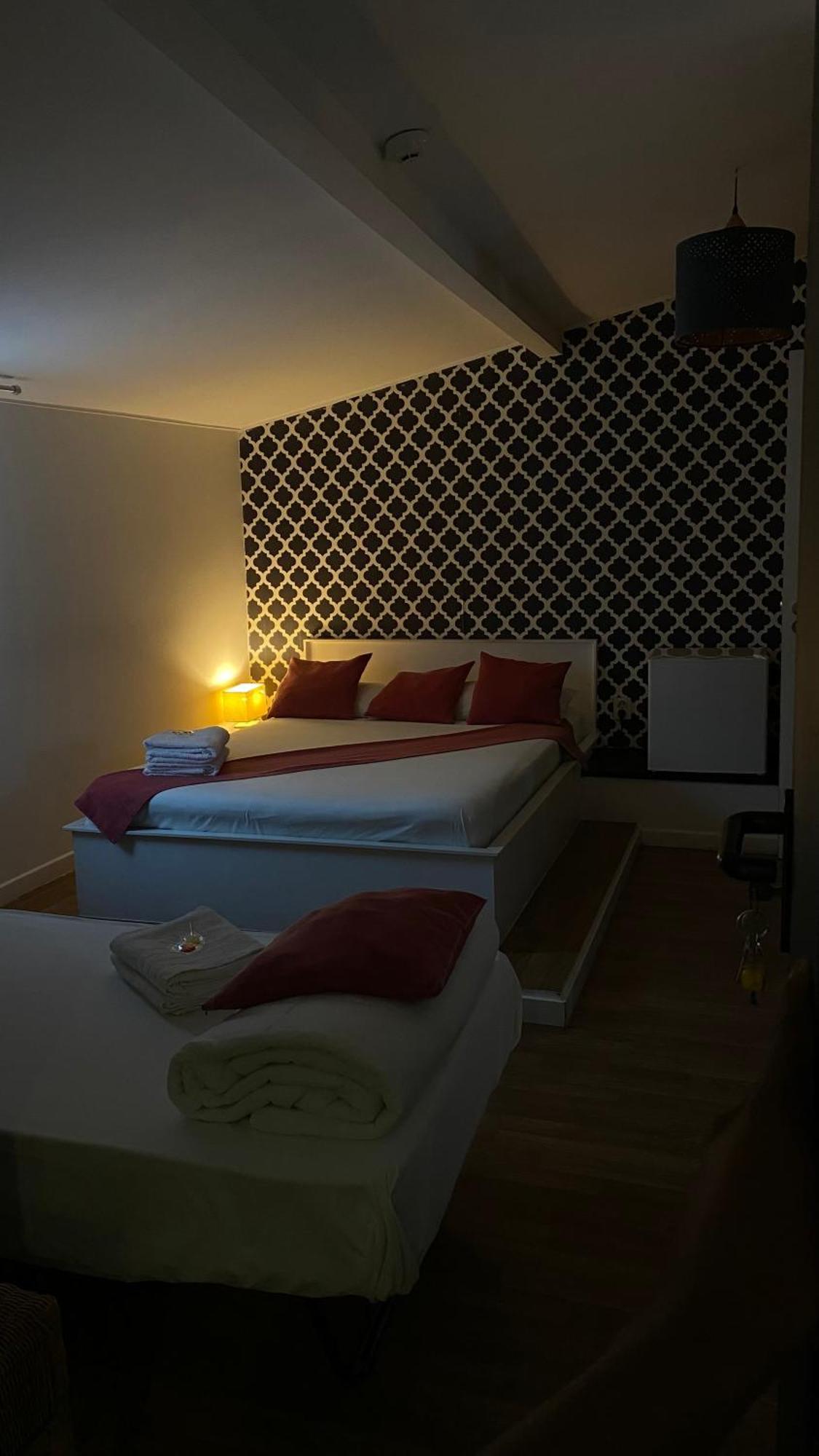 Brandao House Hostel Caparica Buitenkant foto